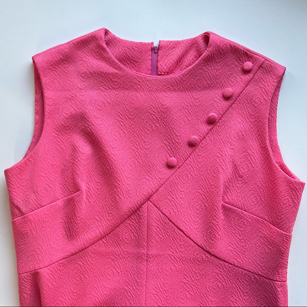 VINTAGE 1960's Pink Coral Sleeveless Textured Mid Century Day Dress - Picture 13 of 15